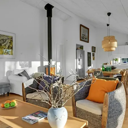 Cozy Home In Hornbaek With Wifi