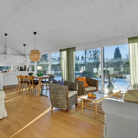 بيت للعطل Cozy Home In Hornbaek With Wifi *