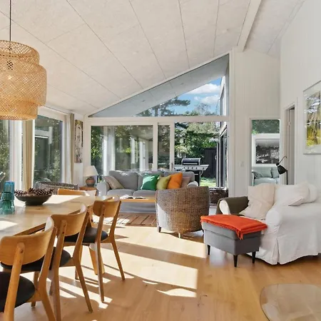 Cozy Home In Hornbaek With Wifi Casa de Férias