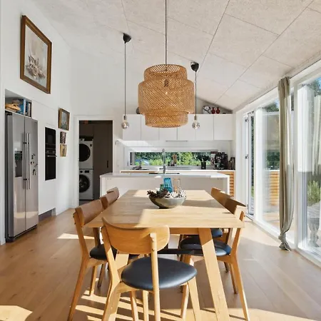 بيت للعطل Cozy Home In Hornbaek With Wifi *