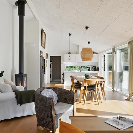 Cozy Home In Hornbaek With Wifi *