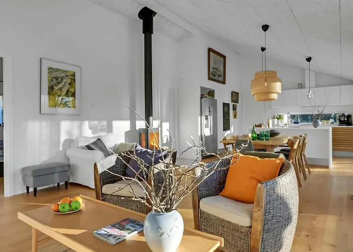 Cozy Home In Hornbaek With Wifi